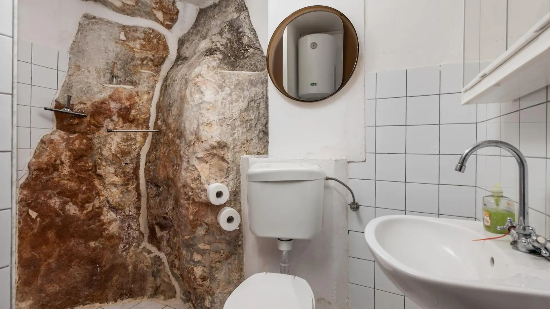 Cave Romana Pola 0*,  Croazia