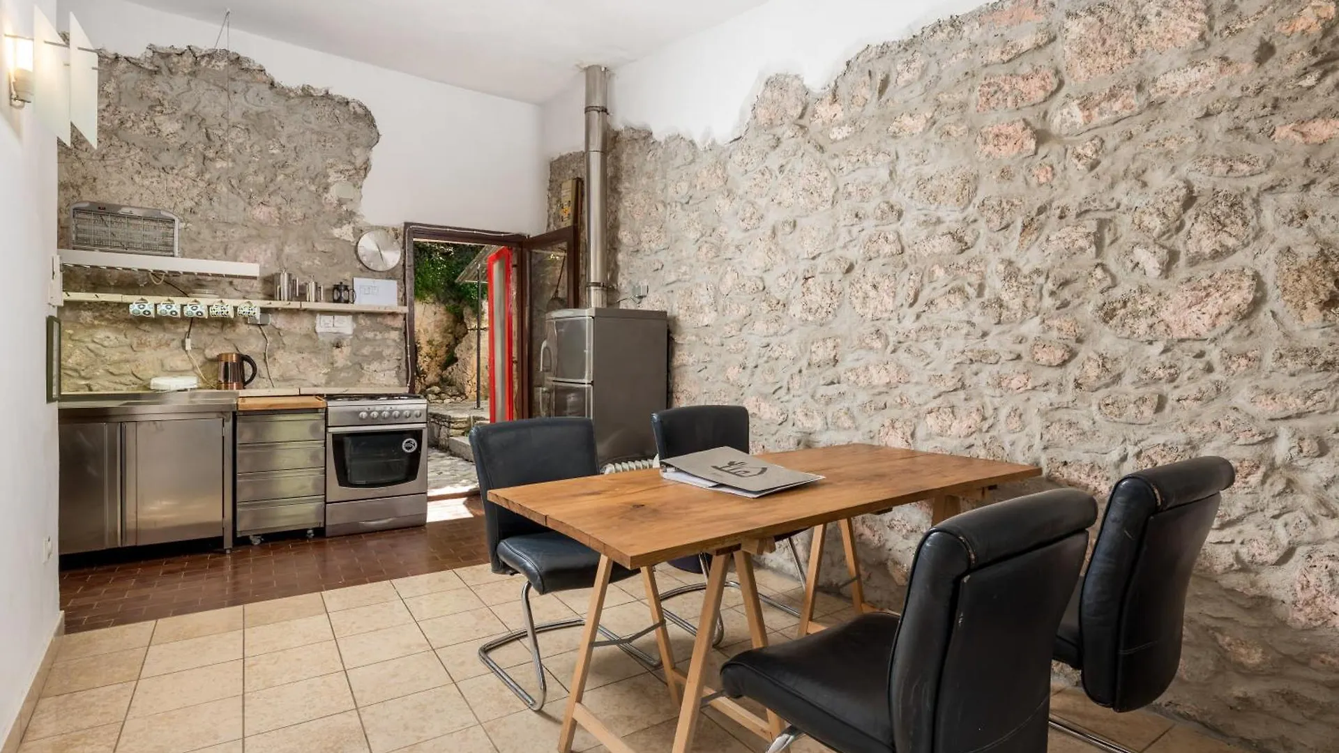 Cave Romana Pola 0*,
