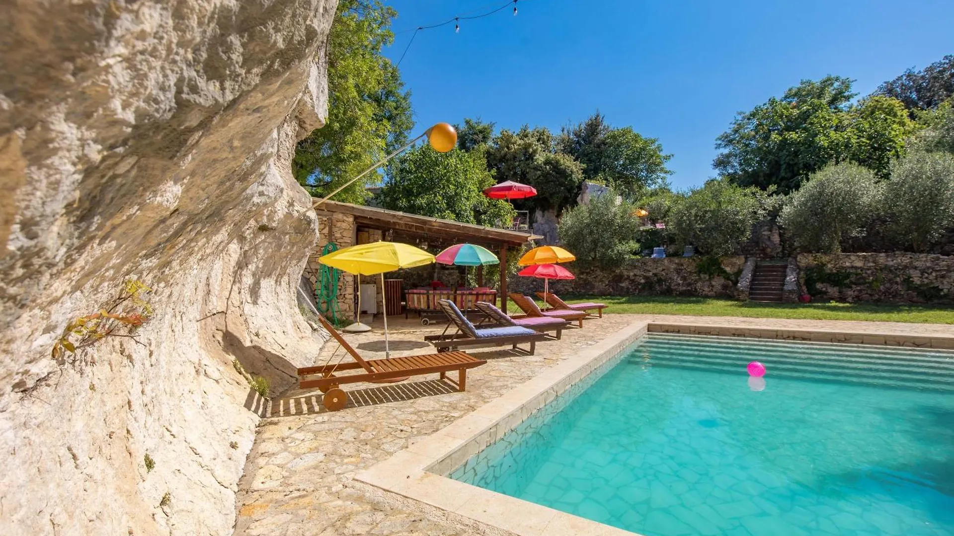 Cave Romana Pola 0*,